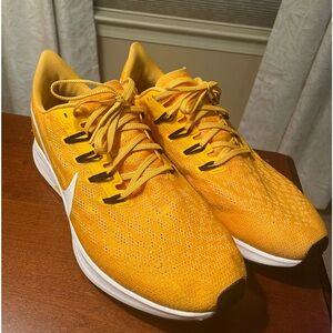 Nike Men's Athletic Shoe